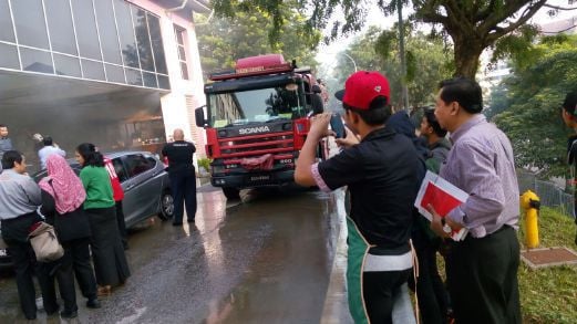 Panic Ensues As Fire Breaks Out In Uitm Cafeteria