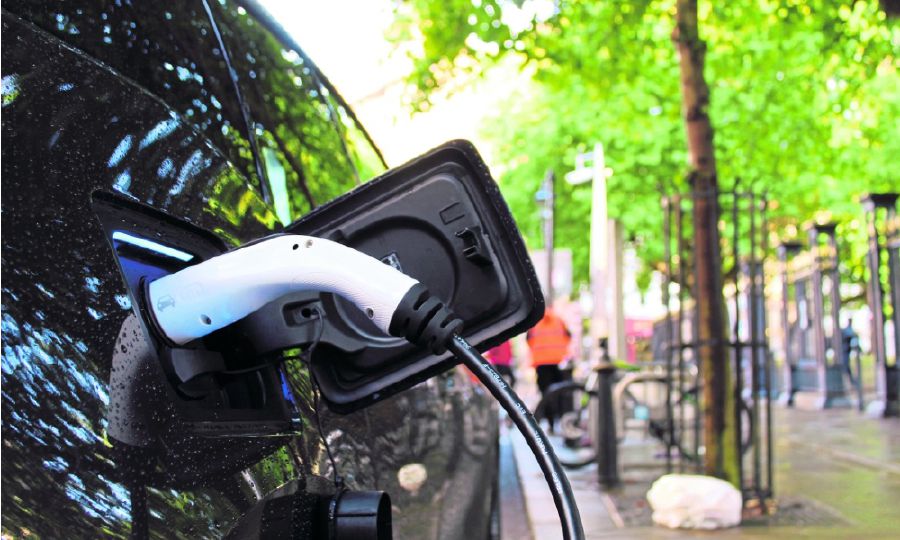 Artificial intelligence can predict the charging and discharging priority of electric vehicles based on user behaviour. -Pic source: Unsplash.com