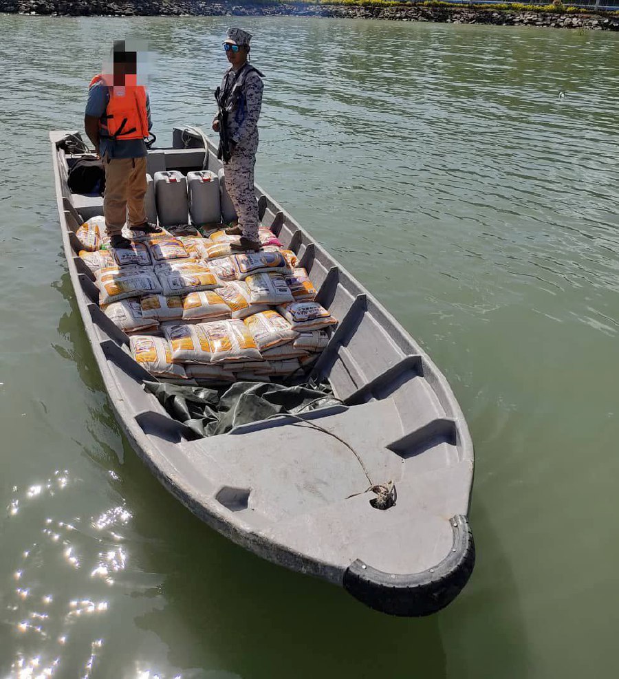 Tawau MMEA personnel intercepts a cargo boat laden with a tonne of rice without permits. - Pic courtesy of Sabah MMEA