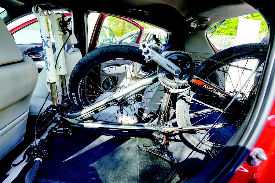 A bicycle can easily fit into the HR-V. 