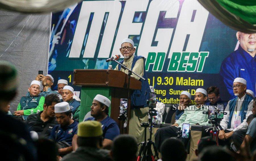 Gerakan president Datuk Dominic Lau Hoe Chai is said to have left the Ceramah Mega Perikatan Nasional (PN) Best in Sungai Dua last night as he was not invited to join in the programme with Pas president Tan Sri Abdul Hadi Awang. - NSTP/DANIAL SAAD