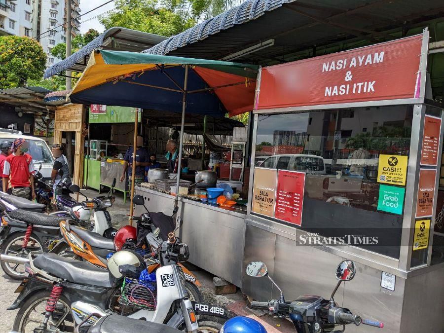 No action will be taken against the chicken rice stall in Sungai Ara that went viral amidst accusations of serving non-halal food as the owner has not committed any offence according to Islamic laws. - NSTP/ZUHAINY ZULKIFFLI