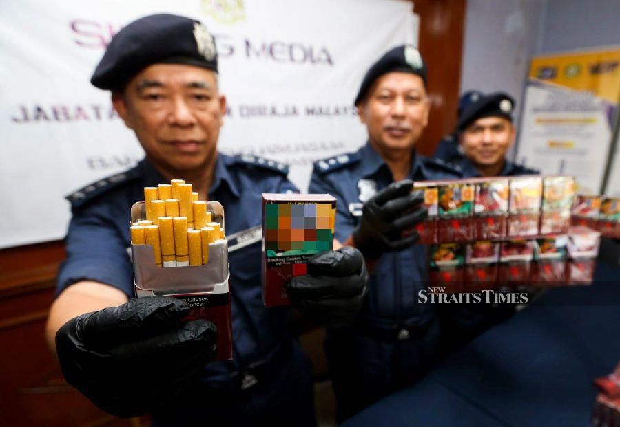State Customs director Wan Jamal Abdul Salam Wan Long (left) said 960,000 sticks of illicit cigarettes were seized during the operation near Pantai Cahaya Bulan. - NSTP/NIK ABDULLAH NIK OMAR