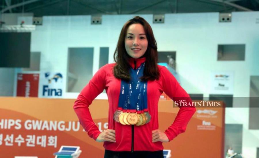 Amid the coronavirus pandemic, swimmer Cindy Ong is aiming for some “on top of the world” feeling. - NSTP file pic