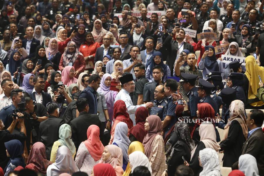 Some 1.6 million civil servants are in for good news tomorrow when Prime Minister Datuk Seri Anwar Ibrahim announces the details of the civil servant salary adjustment mechanism. - NSTP/MOHD FADLI HAMZAH