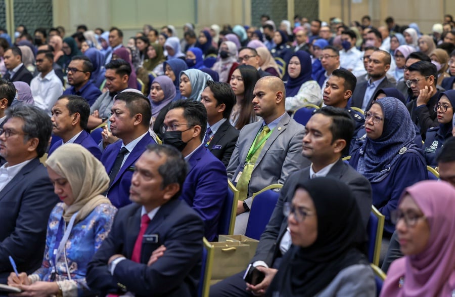 The civil service needs some serious reshaping. Put in management consultancy language, it needs reimagining. Explaining to the public through town halls the reasons for the misdeeds highlighted in the Auditor General’s Report and what is being done to plug the loopholes is one such measure. - Bernama file pic