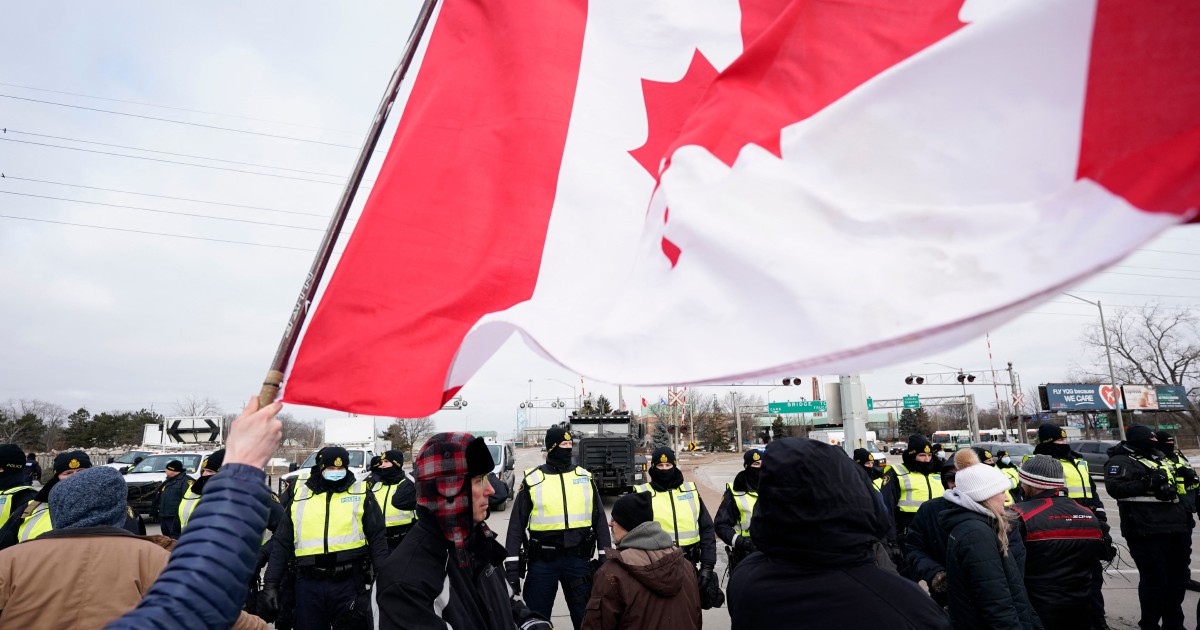 Police Positioned To Clear Key Border Bridge Of Protesters In Canada   Cont37 NSTfield Image Socialmedia.var 1644680534 