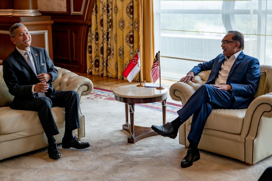 Singapore's Foreign Affairs Minister Dr Vivian Balakrishnan pays a courtesy call on Malaysia’s 10th Prime Minister Datuk Seri Anwar Ibrahim at his official residence Seri Perdana, here. - Pic Courtesy of Datuk Seri Anwar Ibrahim Facebook
