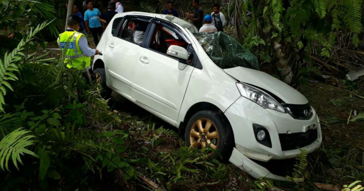 Man killed, 3 hurt, driver unscathed when Alza crashes 