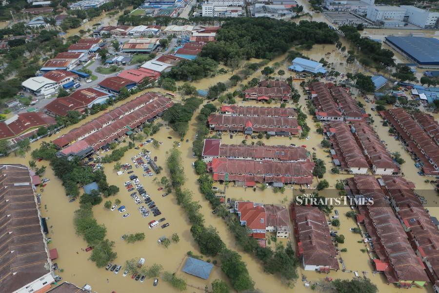 This file pic dated December 19, 2021, shows and aerial view of the floods in Taman Sri Muda, Shah Alam.- NSTP/ASYRAF HAMZAH