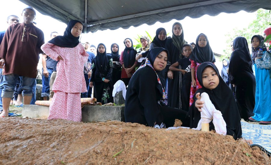 Cub Prix rider Norizman Ismail, was laid to rest at Tanah Perkuburan Islam Kampung Sendayan this morning. Pix by NSTP/HASR IYASYAH SABUDIN
