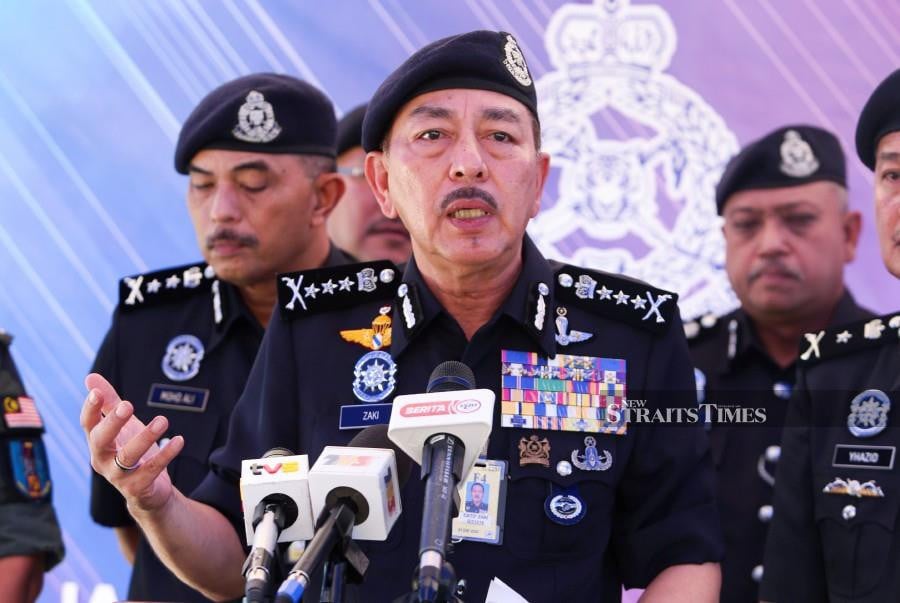 State police chief Datuk Muhamad Zaki Harun said police manning the border were told to beef up their survelliance to ensure the 38-year-old suspect did not escape to the neighbouring country.- NSTP/NIK ABDULLAH NIK OMAR