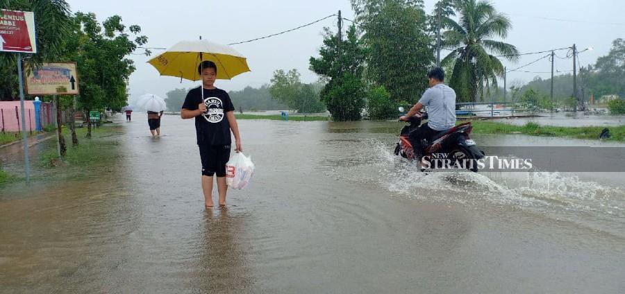 Several parts in Kuala Terengganu were inundated with flood waters following continuous rain. - NSTP/File pic/for illustration purposes only.