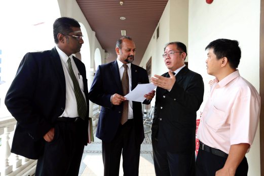  Tanjong member of parliament Ng Wei Aik with his counsel Gobind Singh Deo and RSN Rayer at the session court. Ng was charged under the Sedition Act for an article he wrote titled ‘Reformasi bermula lagi’ (Reformation re-emerges) in a Chinese daily early last year. Pix by MIKAIL ONG 