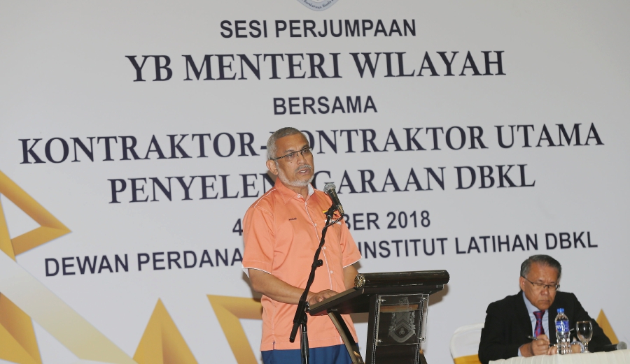  Federal Territories Minister Khalid Abdul Samad said the ministry would not compromise on corruption and would ensure that people were given the best service. Pix by Owee Ah Chun