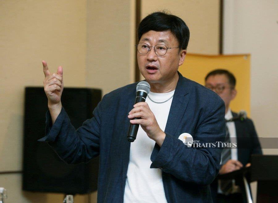 Korean Broadcasting System (KBS) senior producer Dr Kenny Kihyung Bae said good storytelling, high-quality production values and great acting have made Korean movies popular around the world.  (NSTP/Rohanis Shukri)