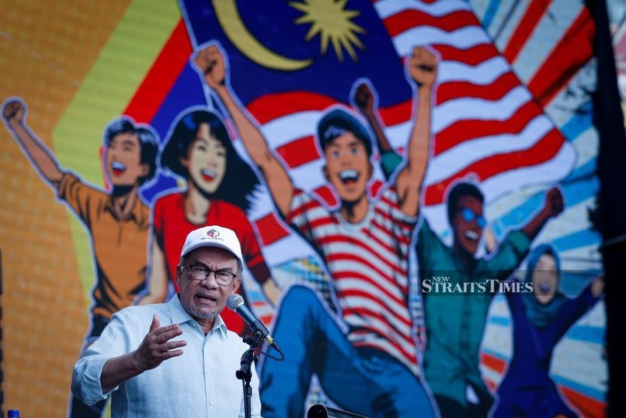  Malaysia could be seen as a great nation in the region if it remains united, eliminates arrogance and eradicates narrow-minded attitudes, said Prime Minister Datuk Seri Anwar Ibrahim. (Pic Bernama)