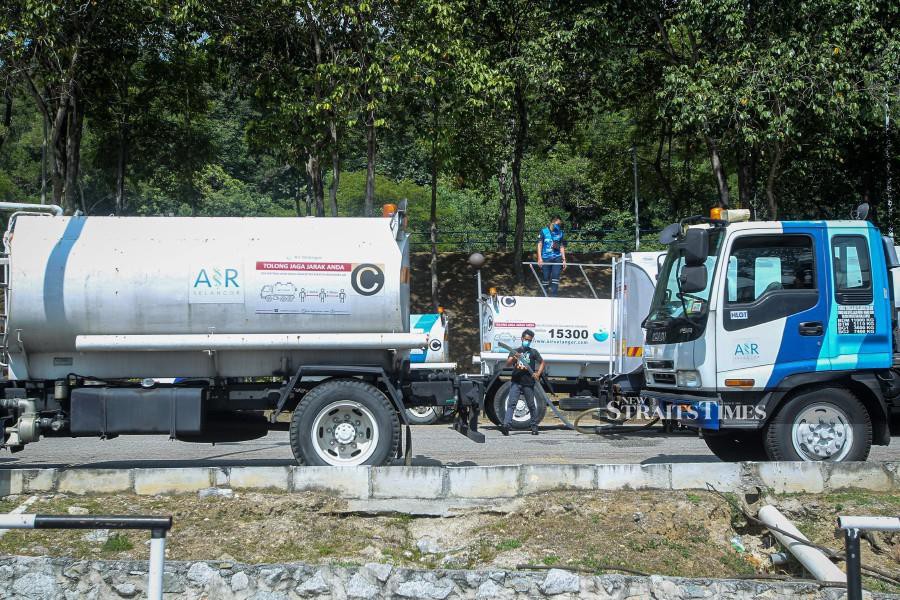 Pengurusan Air Selangor Sdn Bhd (Air Selangor) said as of 12pm today, the restoration of water supply to the 998 affected areas had reached 68 per cent. - NSTP/AZIAH AZMEE
