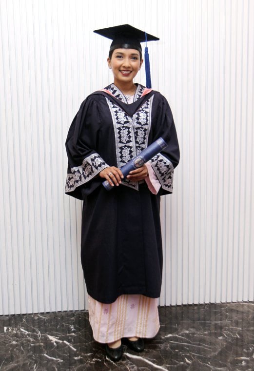 Vanidah Imran graduates in English studies  New Straits 