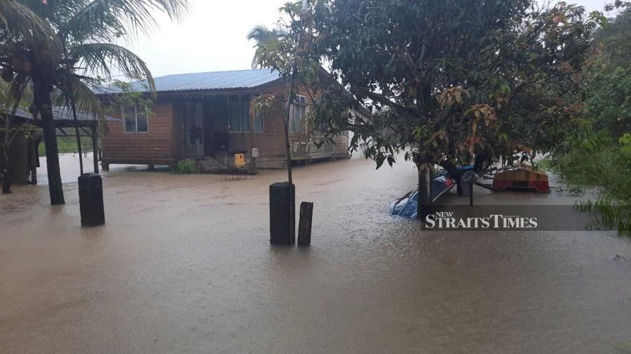A house Kampung Gudang Rasau, Kuantan, inundated with floodwaters following heavy rain. - NSTP/Asrol Awang