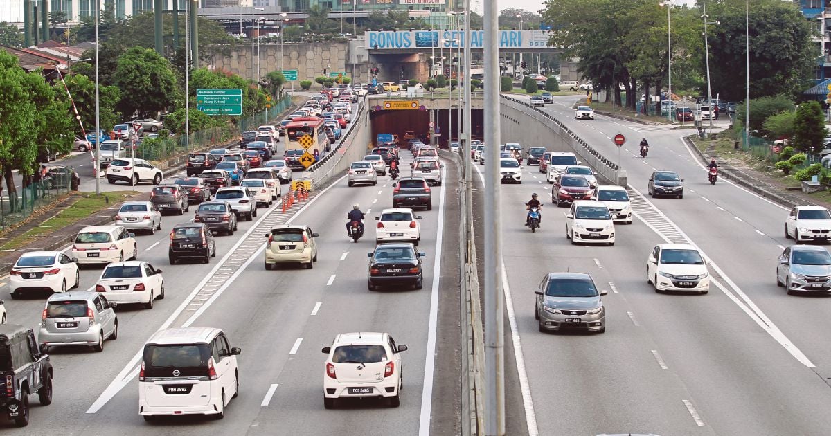 Focus on boosting public transport | New Straits Times