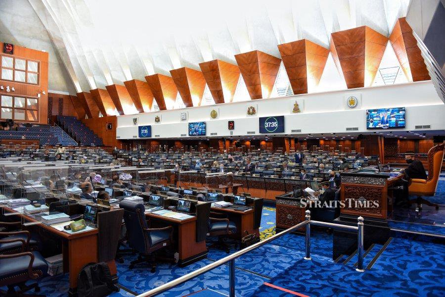 Many Mps Seen Attending Dewan Rakyat Sessions In Batik Shirts