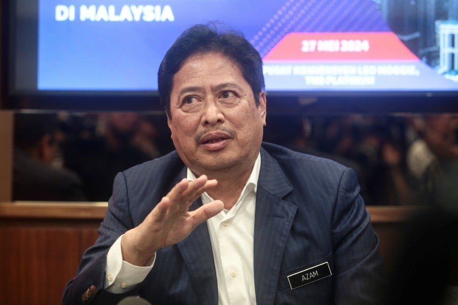KUALA LUMPUR : Malaysian Anti-Corruption Commission (MACC) chief commissioner, Tan Sri Azam Baki, said all investigations carried out by the anti-graft agency to uncover corruption activities are conducted in a professional manner. — NSTP FILE PIC