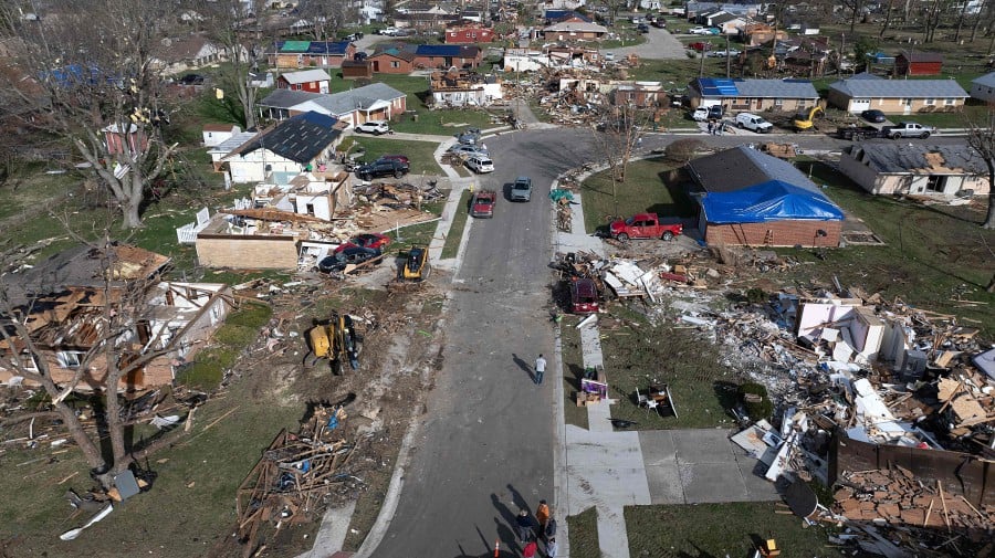 Powerful tornadoes roar through US Midwest, killing 3 | New Straits ...