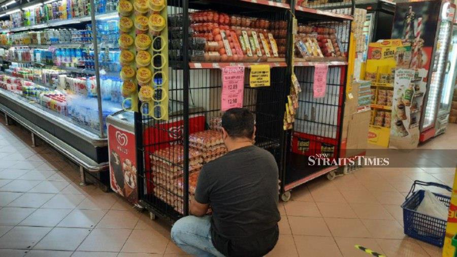 A customer seen purchasing eggs at a supermarket in Kuantan. - NSTP/Asrol Awang