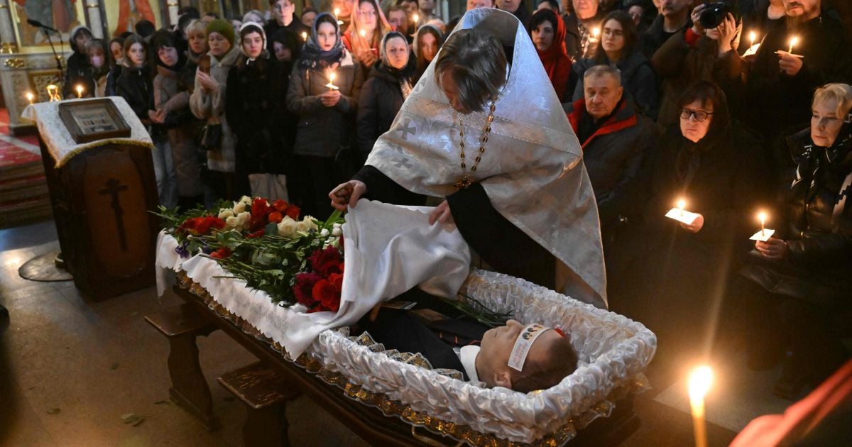 Navalny buried in Moscow amid thousands of defiant mourners | New ...