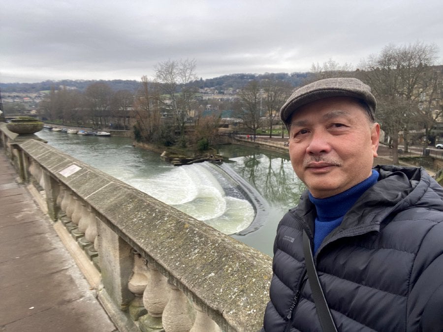 In Bath, a place known for its natural hot springs and nature, Dr Noor Hisham “treated” his followers to a selfie while standing on Pulteney Bridge. - Pic credit X/@DGHisham