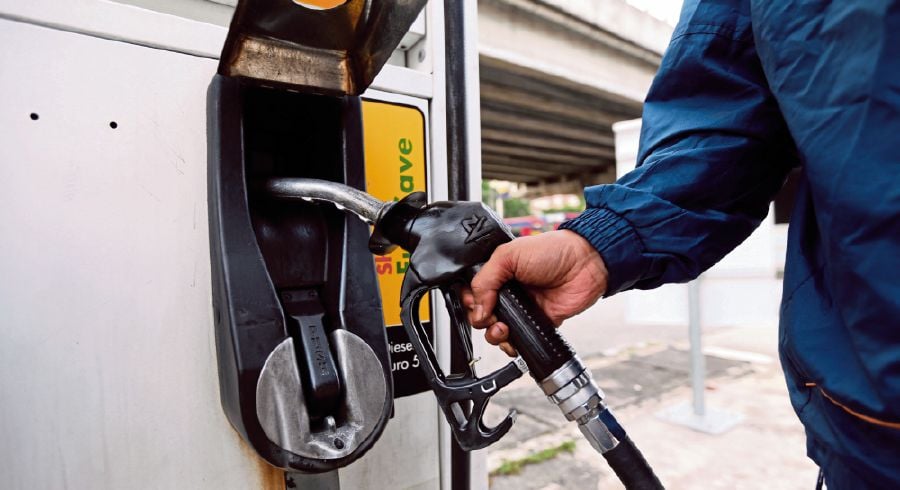 The leakages of subsidised diesel have risen to 10.8 billion litres in 2023 from 6.1 billion litres in 2019. - NSTP file pic