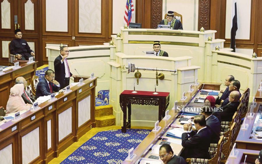 Pahang Menteri Besar Datuk Seri Wan Rosdy Wan Ismail speaking during the state assembly sitting in Wisma Sri Pahang. - NSTP/File pic