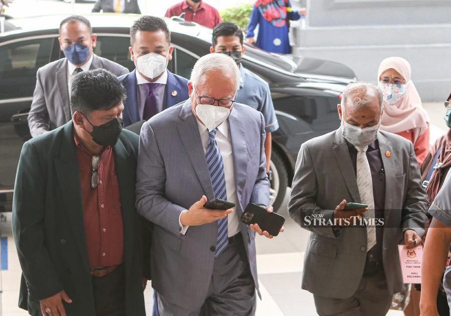 This October 20 pic shows Datuk Seri Najib Razak arriving at the Kuala Lumpur High Court ahead off the trial. -NSTP/ASWADI ALIAS.