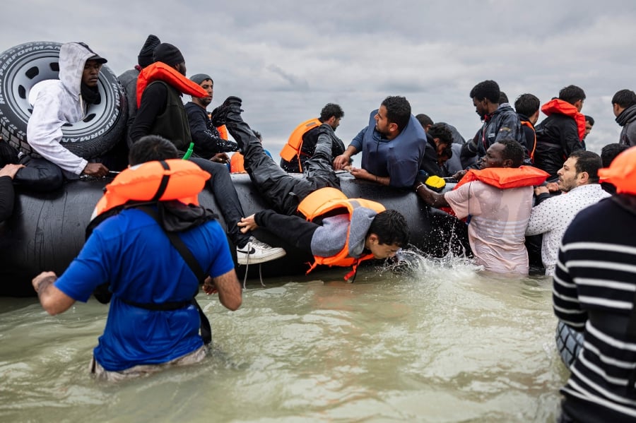   Suspected people smugglers will face severe curbs under new laws in Britain, the government said today (Jan 2), as it steps up efforts to fight illegal migration and strengthen border security. — AFP