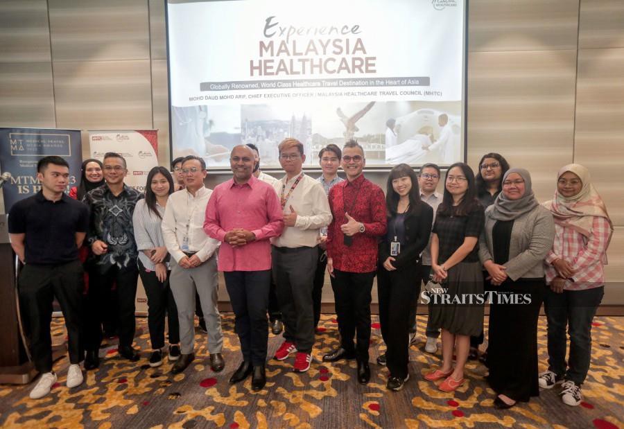  Malaysia Healthcare Travel Council (MHTC) chief executive officer Mohd Daud Mohd Arif mingles with members of the media. -NSTP/HAZREEN MOHAMAD