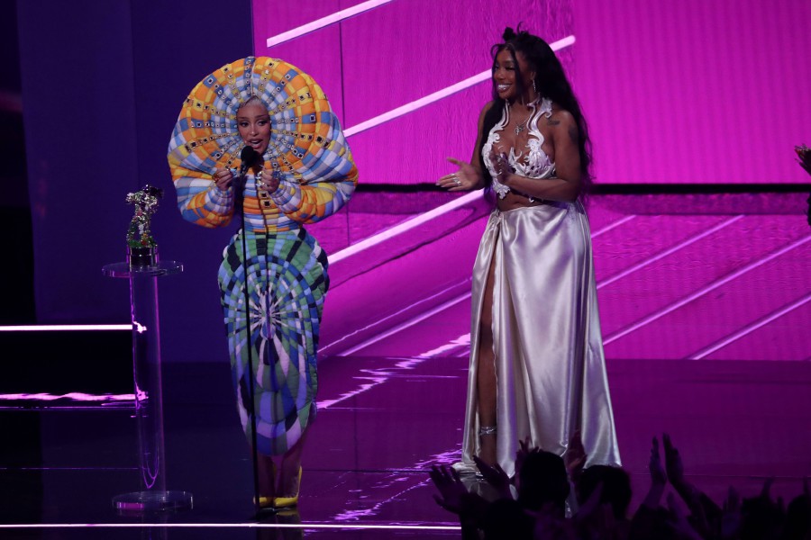  (L-R) Doja Cat and SZA accept the Best Collaboration award for "Kiss Me More" onstage during the 2021 MTV Video Music Awards at Barclays Center on September 12, 2021 in the Brooklyn borough of New York City. - AFP PIC