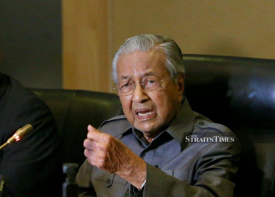 Yesterday, former prime minister Tun Dr Mahathir Mohamad claimed the Malaysian Anti-Corruption Commission is accusing him of wrongdoing. - NSTP/File Pic 