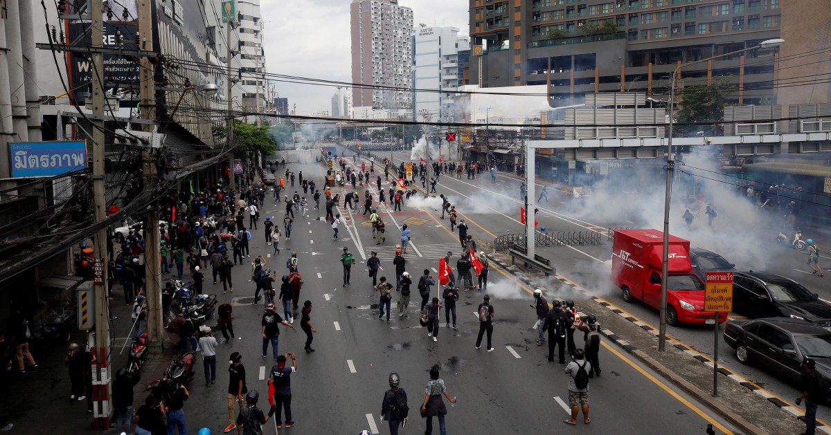 Thai Police Fire Tear Gas Rubber Bullets At Protesters