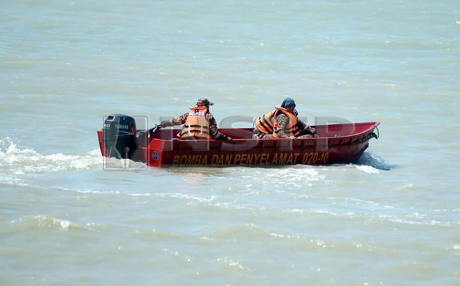 Quick action from authorities can helo prevent drowning incidents. NSTP file pic/SHAHNAZ FAZLIE SHAHRIZAL