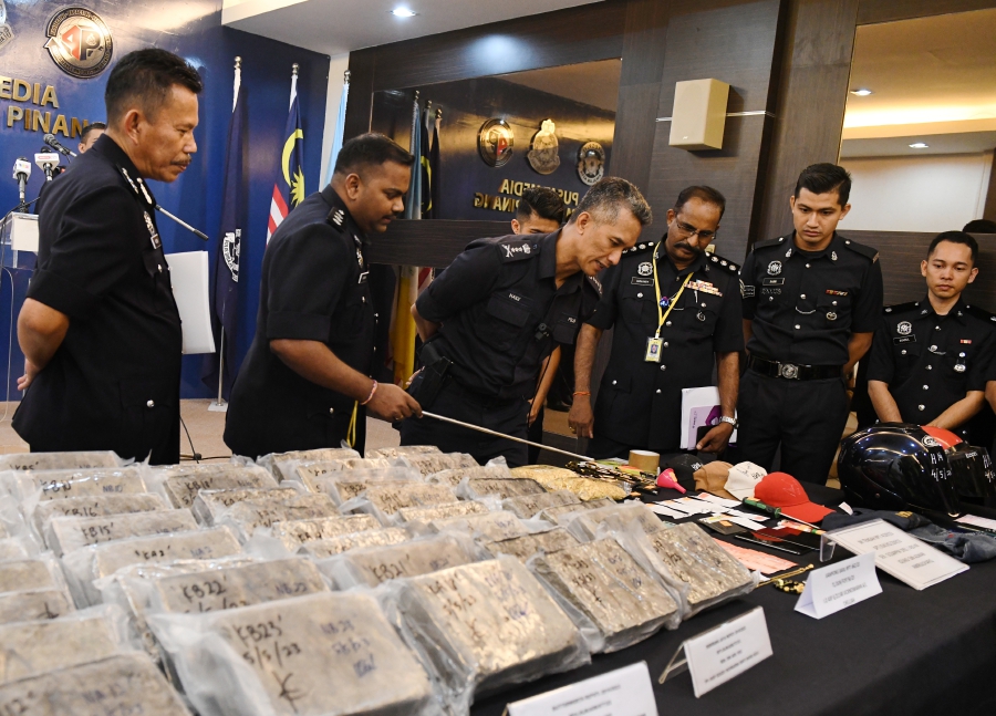 Pulau Pinang police have busted a drug trafficking syndicate and seized drugs worth RM274,482 with the arrest of nine people, including six foreigners, in a series of raids in the state from May 2 to 6. - Bernama pic