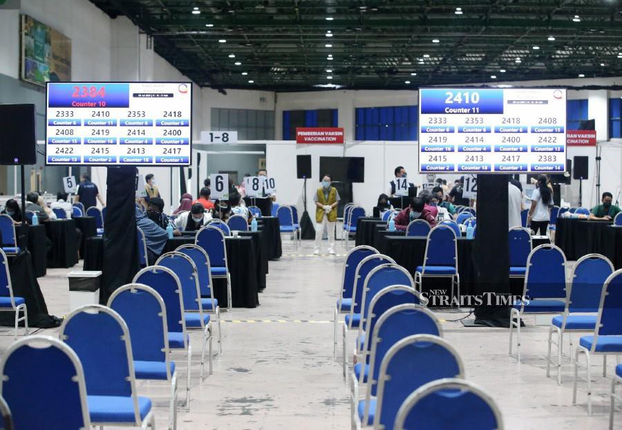 A general view of the vaccination process at the mega vaccination centre at the Mines International Exhibition & Convention Centre (MIECC). - NSTP/EIZAIRI SHAMSUDIN