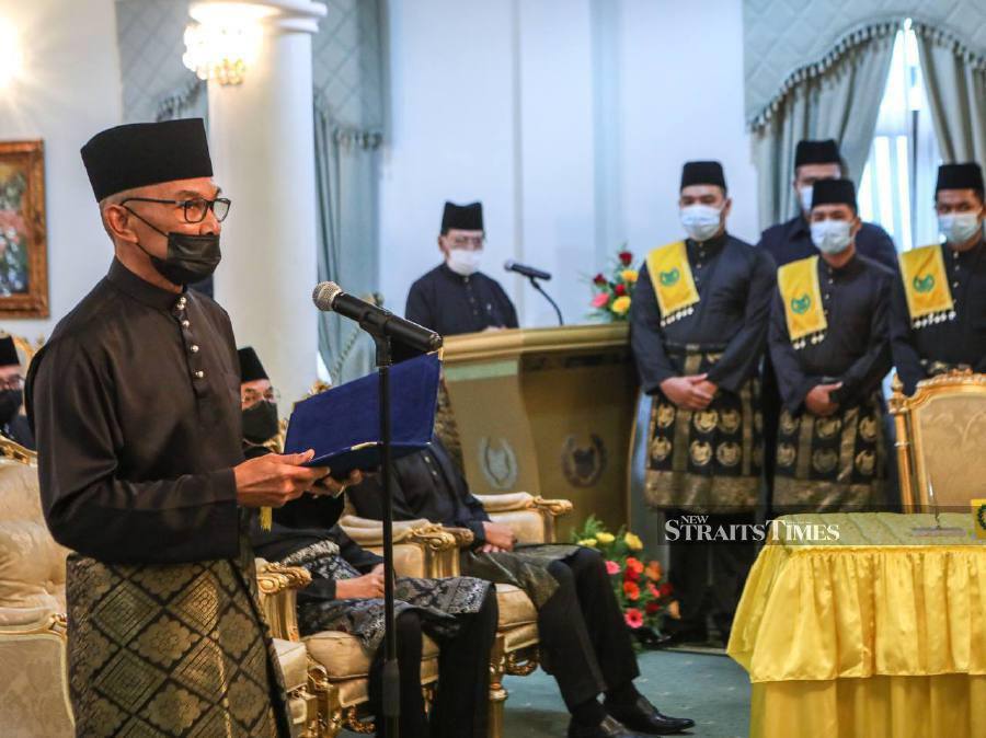 GE15: Cikgu Shukri Sworn In As New Perlis MB | New Straits Times ...