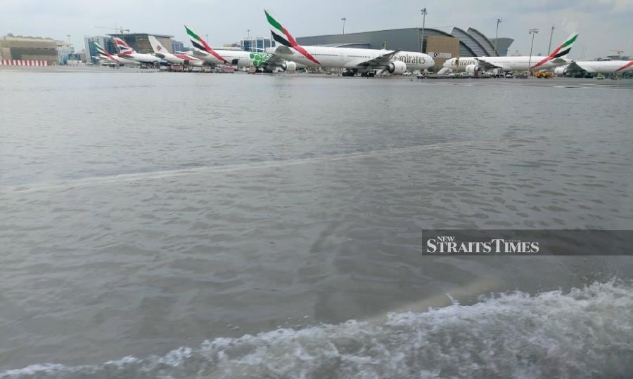 Dubai airport flights delayed cancelled due to heavy rain flood