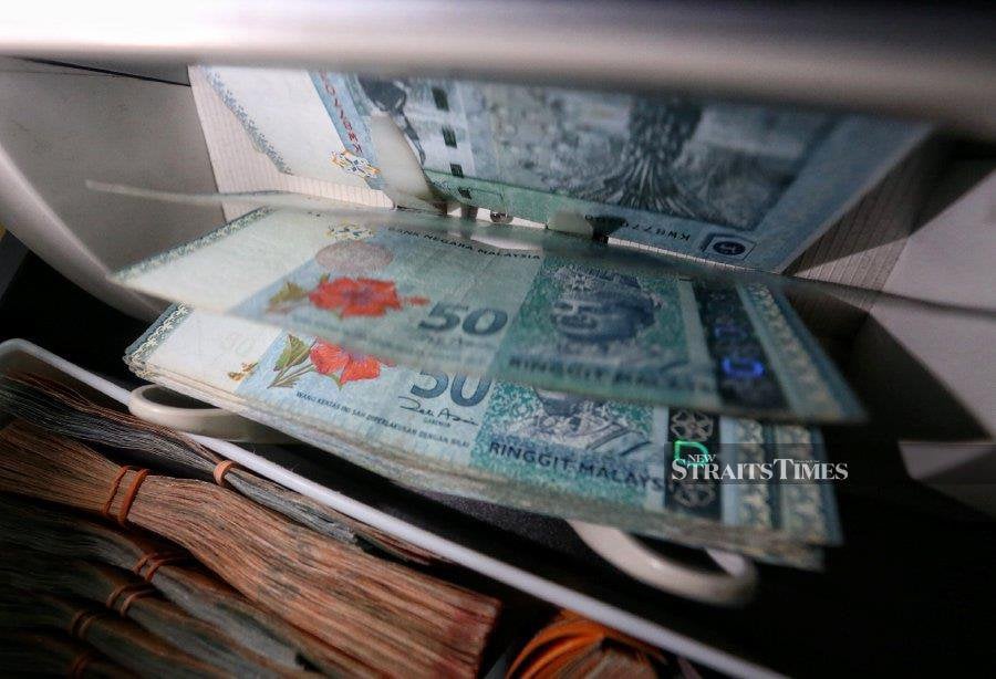 The ringgit will appreciate later this year, rising from RM4.70 currently to RM4.55 against the US dollar by end-2024. STR/ ZULFADHLI ZULKIFLI.