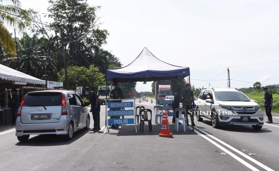 Roadblock held at KM79 of Kuala Lumpur-Ipoh federal road to ensure compliance of the Conditional Movement Control Order. -- NSTP File Pix