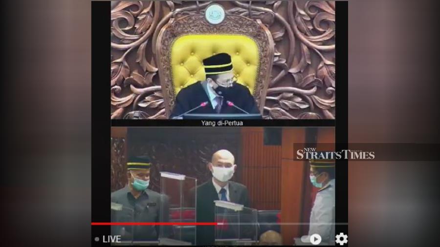 The shouting match ensued after Lim Lip Eng (Pakatan Harapan-Kepong) described a ruling made by Azhar’s deputy Datuk Seri Azalina Othman Said in the house yesterday as ‘bodoh’ (stupid) and ‘jahat’ (malicious). - NST pic
