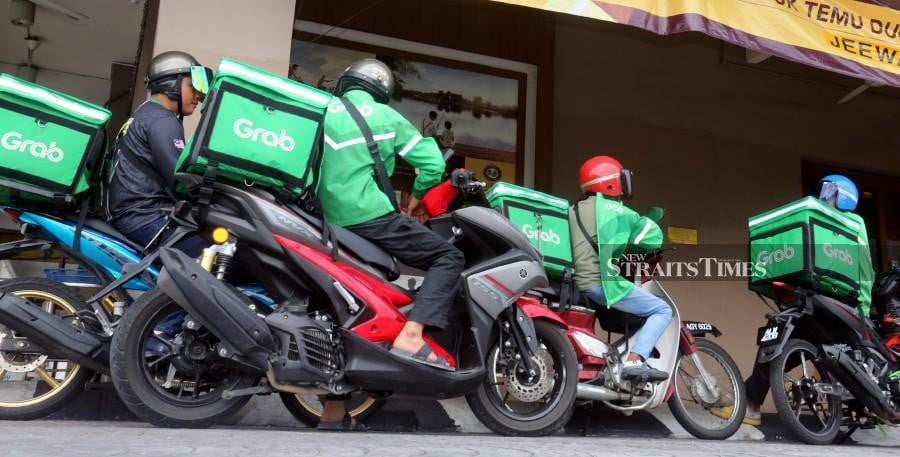 Transport Minister Datuk Seri Dr Wee Ka Siong said the decision will allow more people to join the gig economy and generate income through p-hailing services. - NSTP/L.MANIMARAN