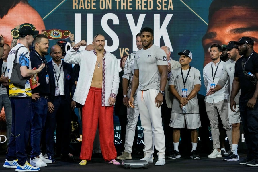 Usyk and Joshua hit the scales heavier for their title rematch | New ...