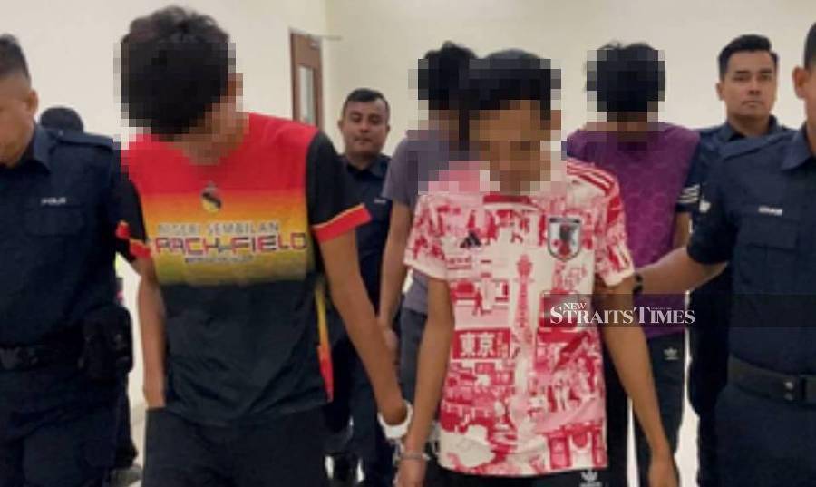 The four suspects, aged between 21 to 26 were detained on suspicion of distributing the illegal substance at 2.30pm. -NSTP/ALIAS ABD RANI